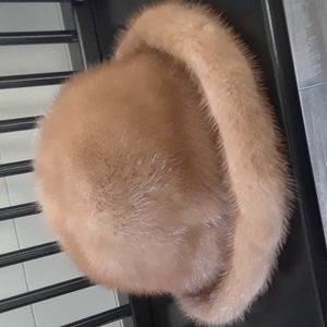 ABSOLUTELY STUNNING!! MINK HAT
